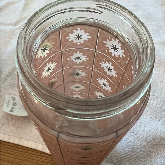 3 R & R GLASS WATER BOTTLE 19.3 FL. OZ
Snowflake Pink Pattern. - Picture 5 of 7